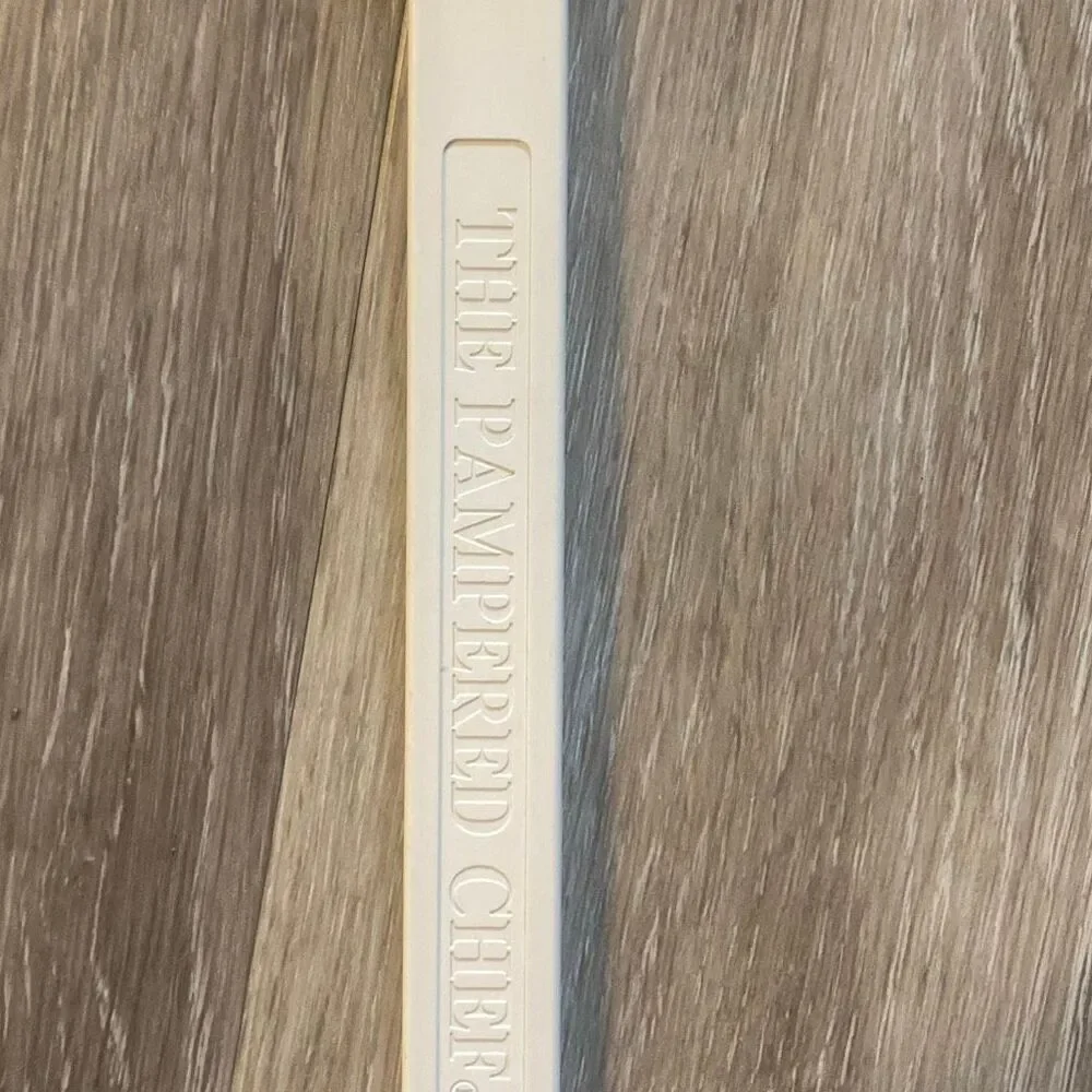 Pampered Chef Classic Scraper #1650 New 11 Inches Spatula Silicone Head DW Safe